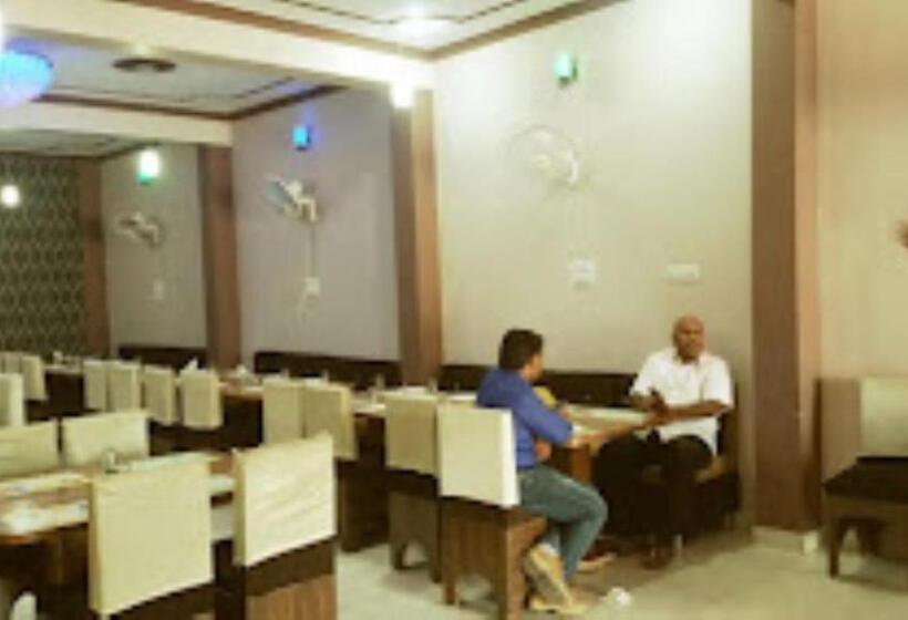 The Royal Hotel,chhatarpur