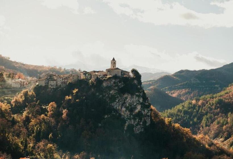 تختخواب و صبحانه La Tana Dei Tassi