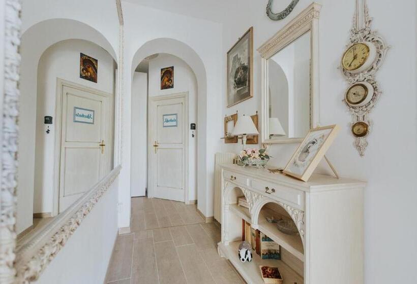 تختخواب و صبحانه La Tana Dei Tassi