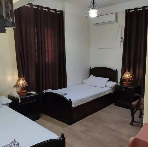 تختخواب و صبحانه Salvatore Rooms With Breakfast City Center