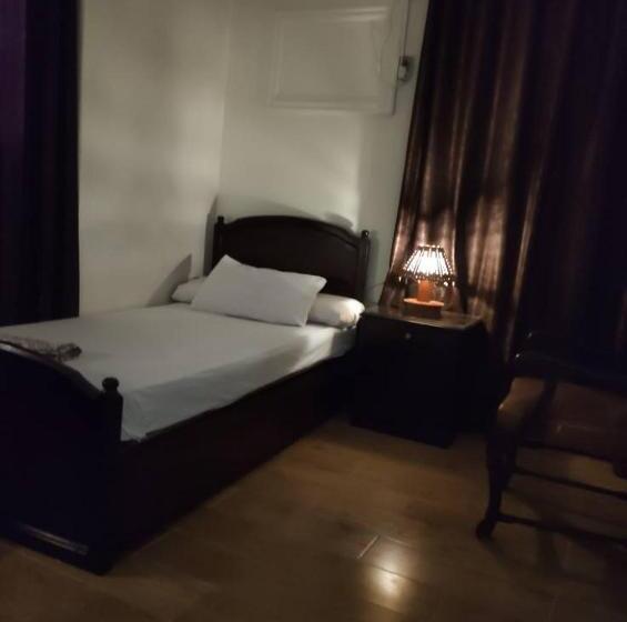 تختخواب و صبحانه Salvatore Rooms With Breakfast City Center