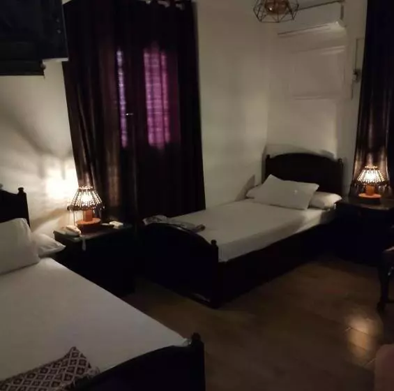 تختخواب و صبحانه Salvatore Rooms With Breakfast City Center