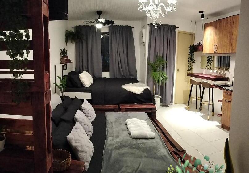 El Nissi Staycation, Family & Contemporary Cabin, Adjacent Rooms, Enchanted Kingdom