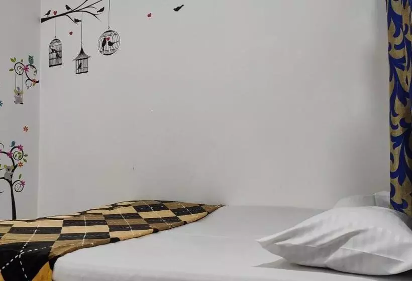 ホテル Adh Amilya Gerdens