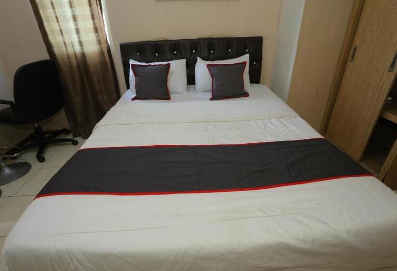 فندق Capital O 93372 Aurora Residence