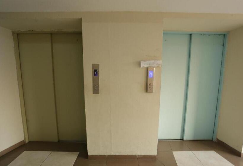 فندق Capital O 93372 Aurora Residence