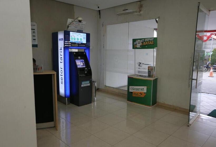 فندق Capital O 93372 Aurora Residence