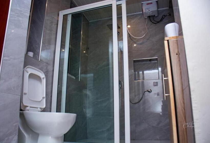 בית מלון כפרי Deluxe 11  Jinja Pool Apartments