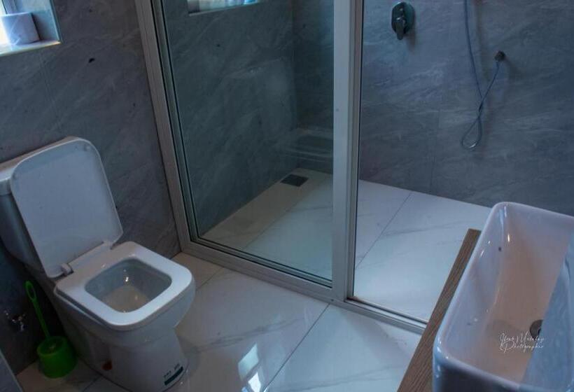 בית מלון כפרי Deluxe 11  Jinja Pool Apartments