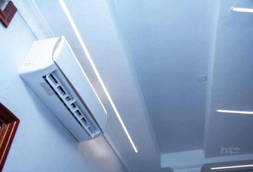 בית מלון כפרי Deluxe 11  Jinja Pool Apartments