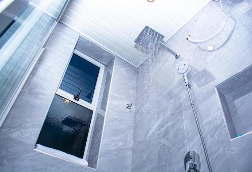 בית מלון כפרי Deluxe 11  Jinja Pool Apartments