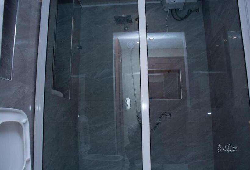 בית מלון כפרי Deluxe 11  Jinja Pool Apartments