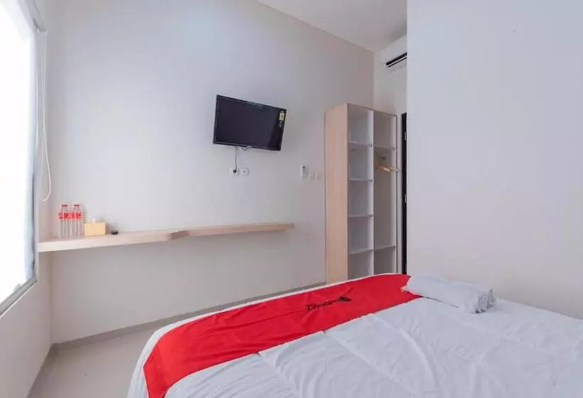 ホテル Reddoorz Near Csb Mall Cirebon