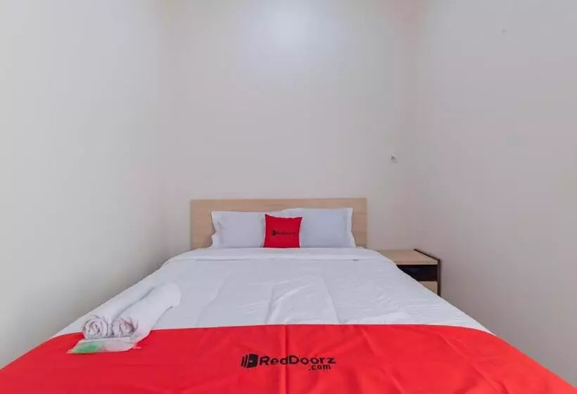 ホテル Reddoorz Near Csb Mall Cirebon