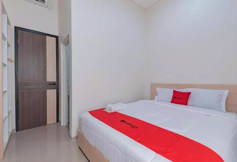 ホテル Reddoorz Near Csb Mall Cirebon