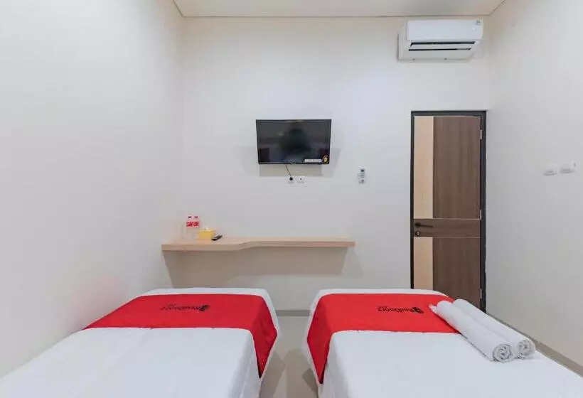 ホテル Reddoorz Near Csb Mall Cirebon