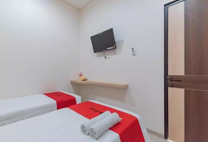 ホテル Reddoorz Near Csb Mall Cirebon