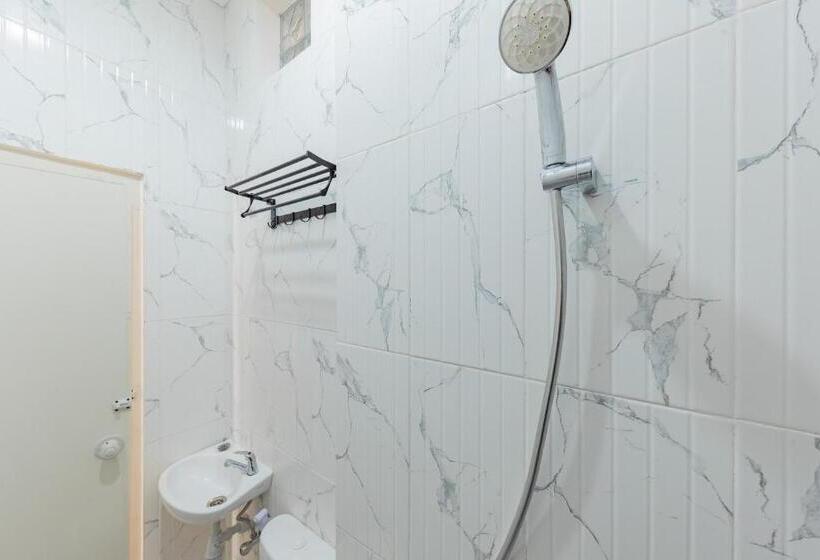 Hotel Reddoorz Near Csb Mall Cirebon