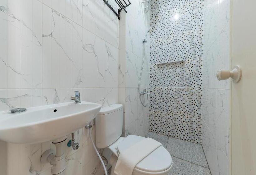 Hotel Reddoorz Near Csb Mall Cirebon