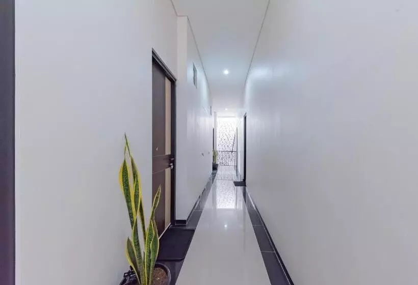 ホテル Reddoorz Near Csb Mall Cirebon