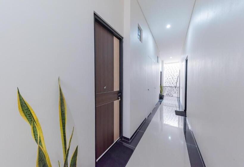 Szálloda Reddoorz Near Csb Mall Cirebon
