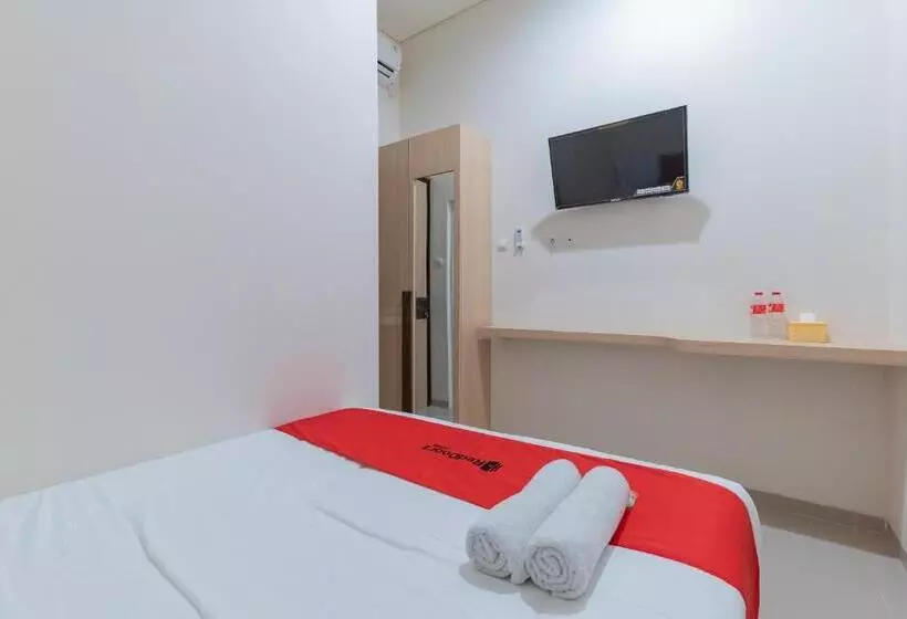 ホテル Reddoorz Near Csb Mall Cirebon