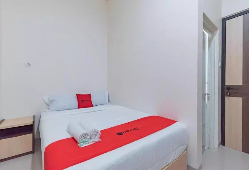 ホテル Reddoorz Near Csb Mall Cirebon