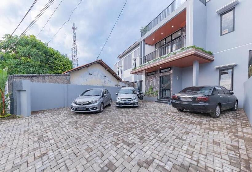 Szálloda Reddoorz Near Csb Mall Cirebon