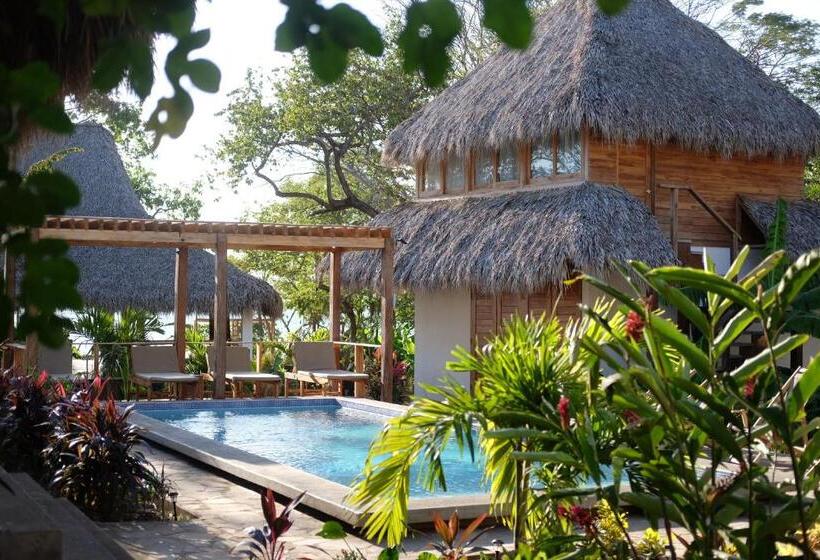 هتل Still Salty Escape