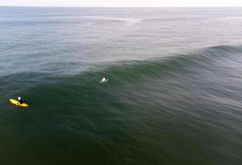 هتل Still Salty Escape