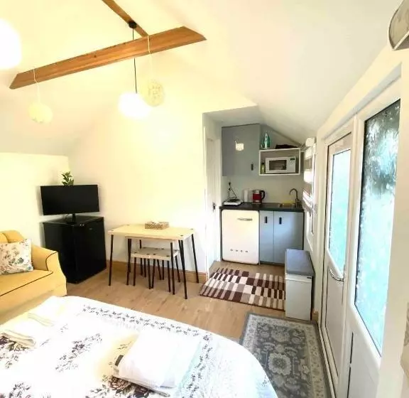 پانسیون Charming Private Guest House