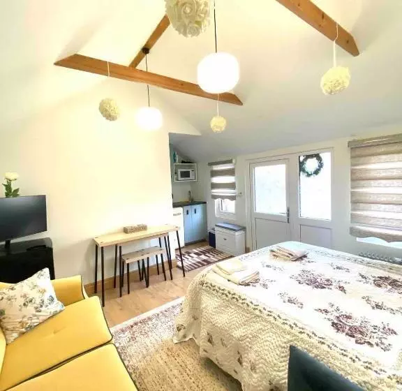 پانسیون Charming Private Guest House