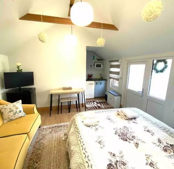 پانسیون Charming Private Guest House