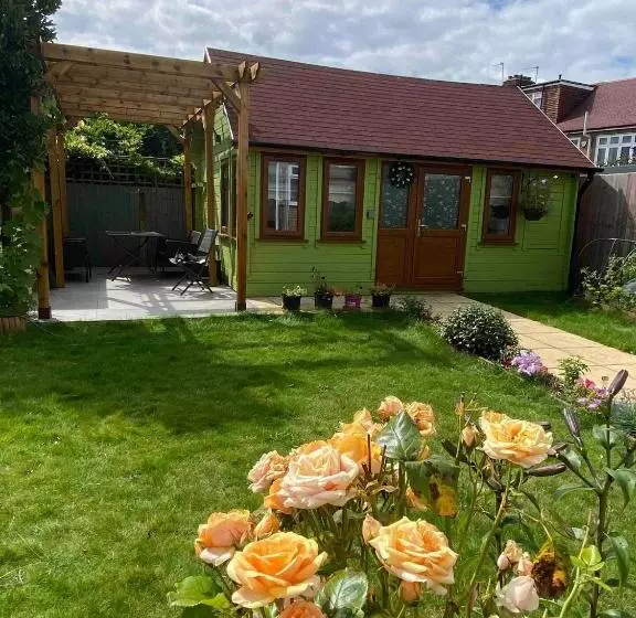 پانسیون Charming Private Guest House