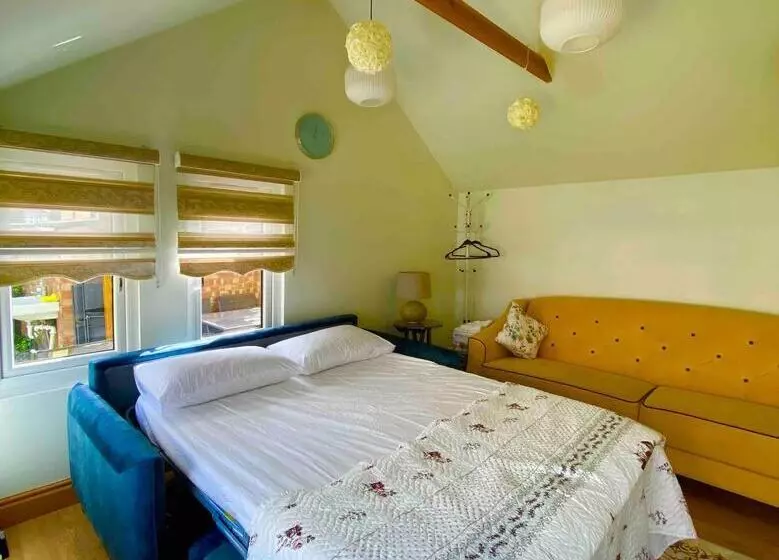 پانسیون Charming Private Guest House