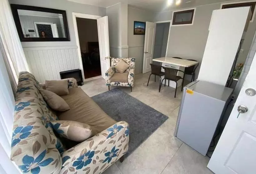 پانسیون Hostal Iros