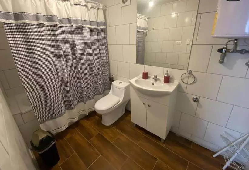 پانسیون Hostal Iros