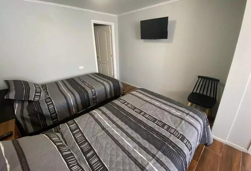 پانسیون Hostal Iros