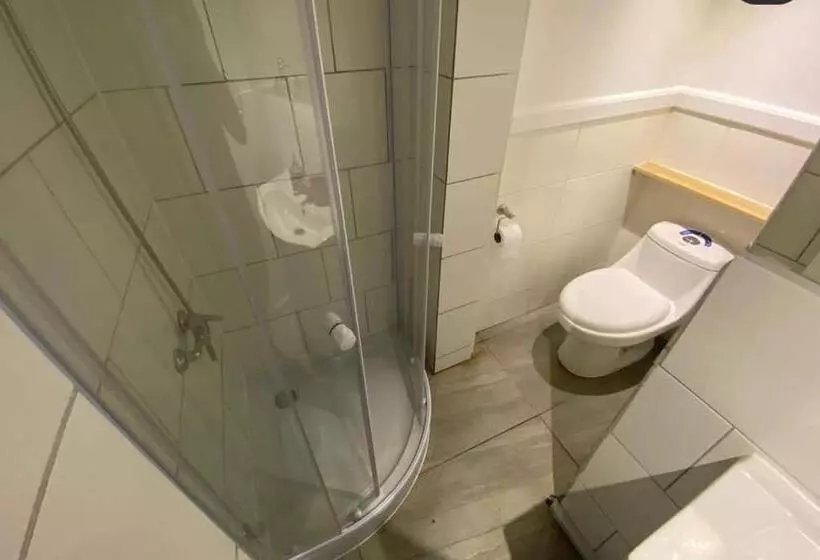 پانسیون Hostal Iros