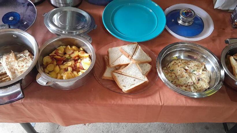 پانسیون Kanunka House