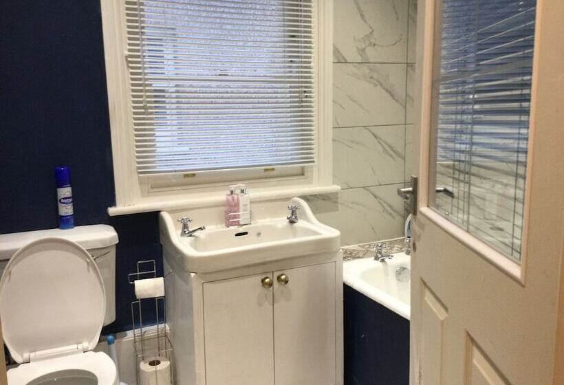 膳宿费 Tdm Bachelot Lettings Ltd