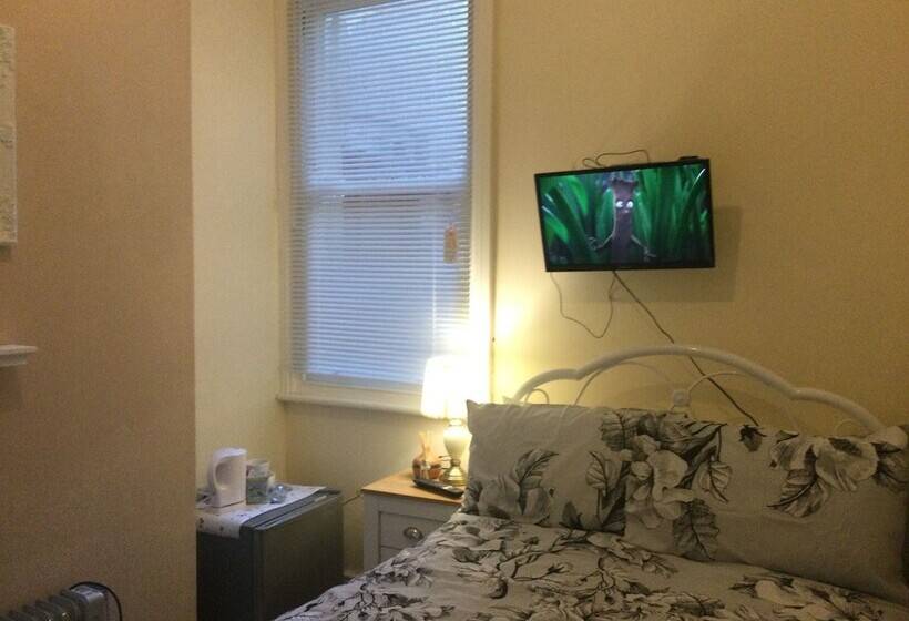 膳宿费 Tdm Bachelot Lettings Ltd