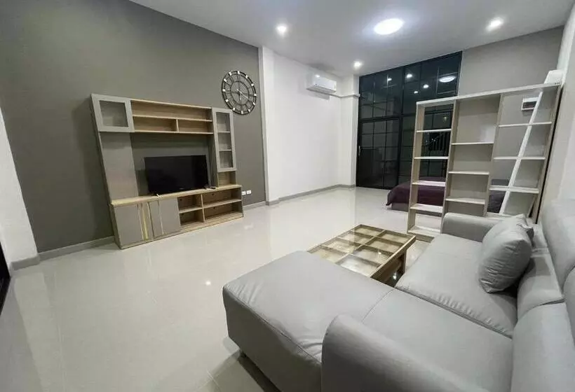 Retkeilymaja อีโฮสเทลบ้านช่น