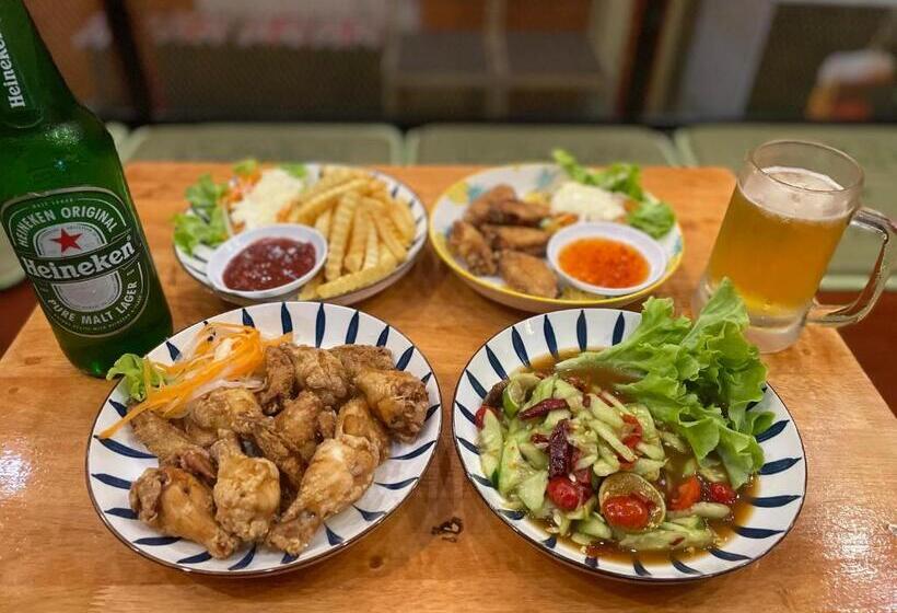 Общежитие อีโฮสเทลบ้านช่น