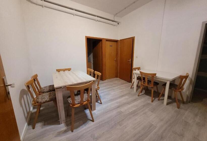 הוסטל Pension Für Monteure