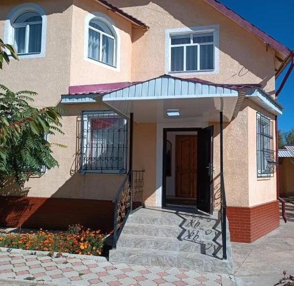 تختخواب و صبحانه Ai House