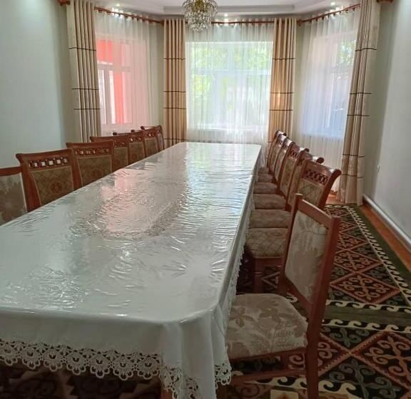 تختخواب و صبحانه Ai House