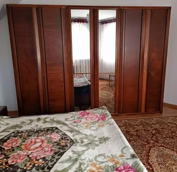 تختخواب و صبحانه Ai House