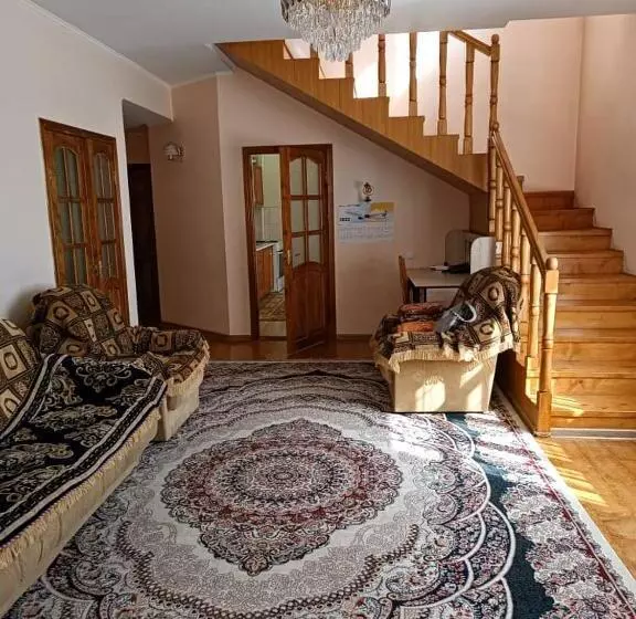 تختخواب و صبحانه Ai House