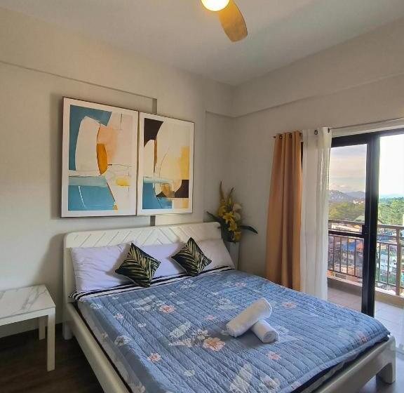 Family Deluxe Suite With Pay Parking